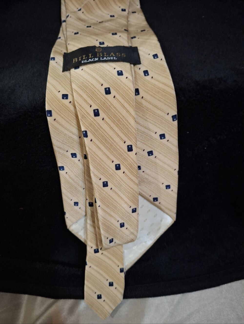 Bill Blass Cream Tie With Navy Diamond Motif View 4